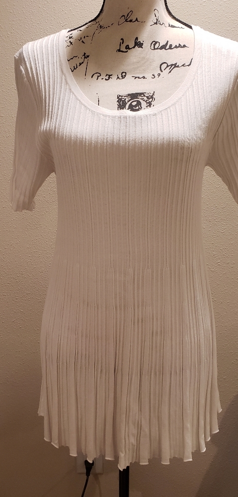 BKE Red ribbed flowy sweater NWOT